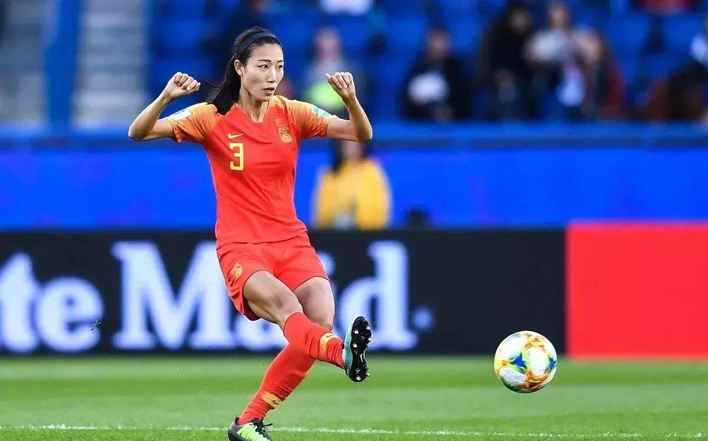 关于德国女足在关键时刻发挥出色，夺得胜利的信息