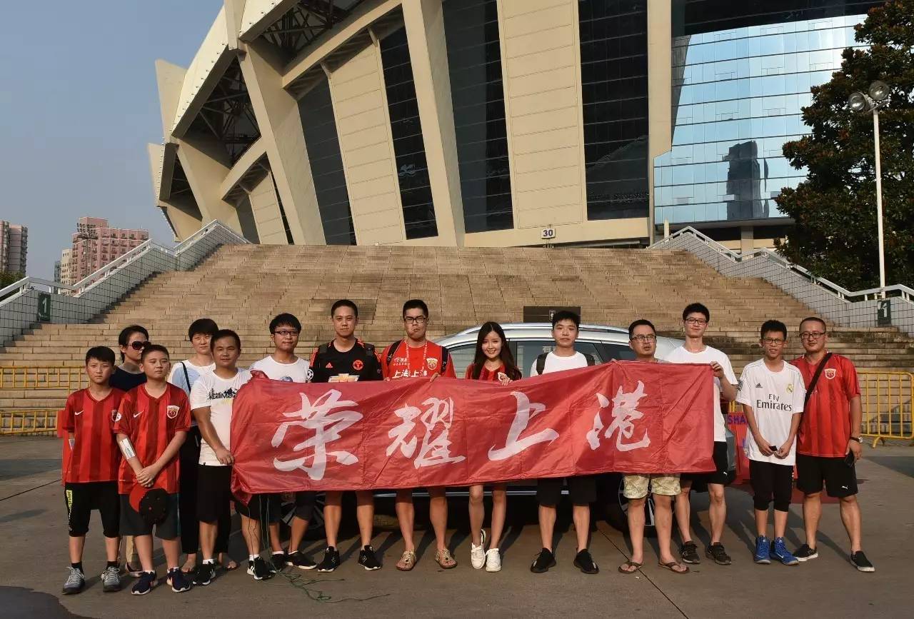 双雄对决，瞬间成为全球热点话题的简单介绍