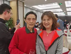 开云足球直播-球王庆生！总教练特地现身授予球衣乃至于全国球迷齐欢腾